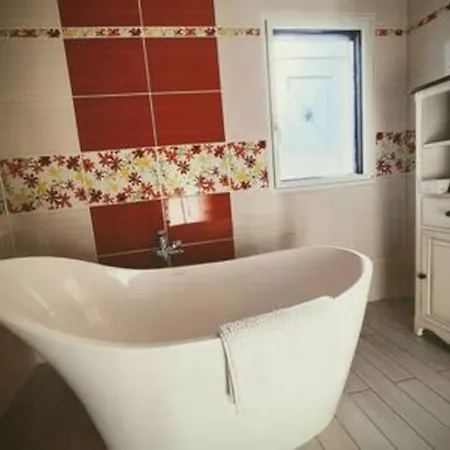 Villa Jolie Maison Jardin Piscine *